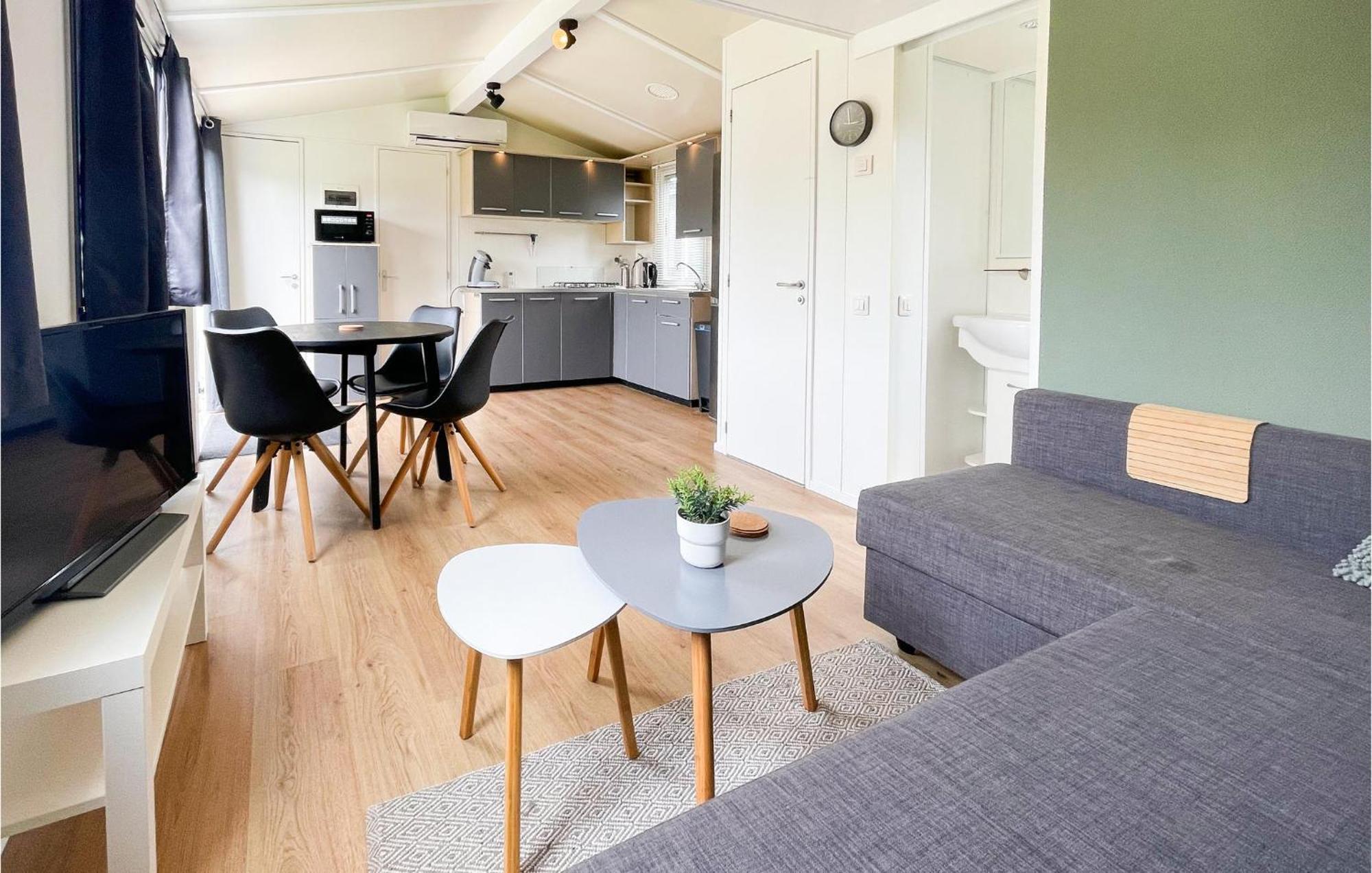 Gorgeous Home In Tzummarum With Wifi Eksteriør bilde